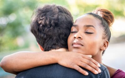 Comment annoncer un décès à ses proches : conseils pour traverser cette épreuve avec délicatesse